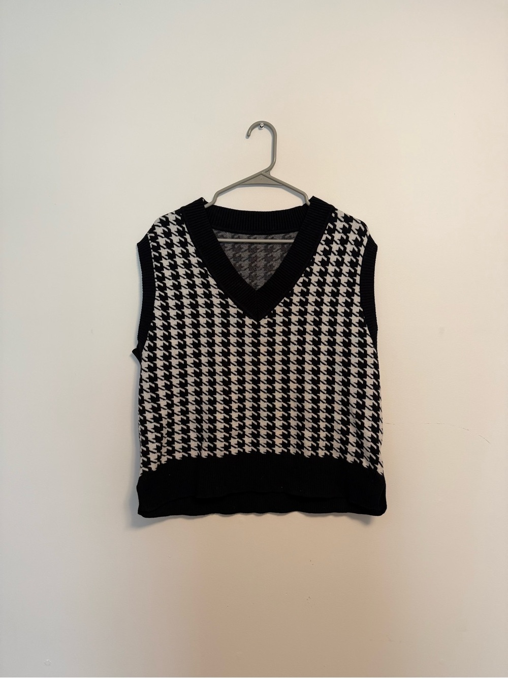 Black & White Houndstooth Knit Sweater Vest